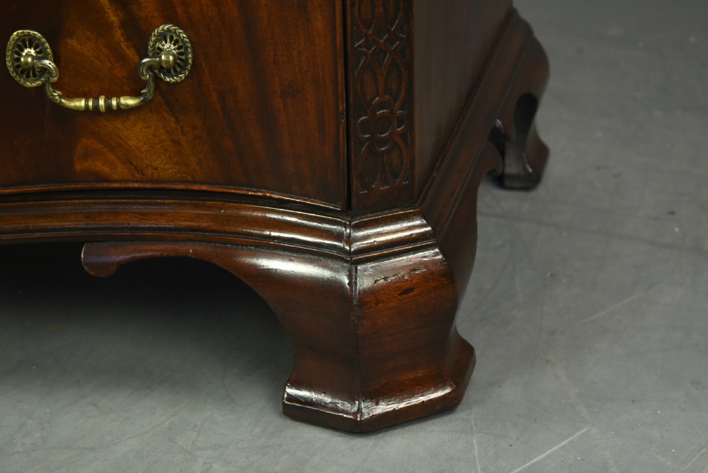 Antique Chippendale style serpentine chest of drawers  View VIII