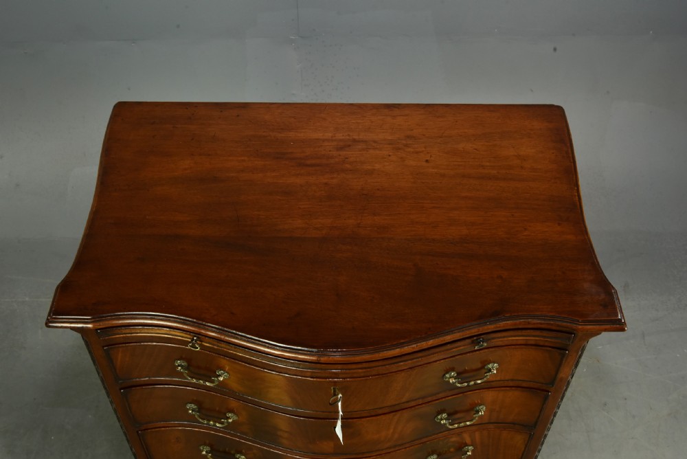 19th century small serpentine mahogany bachelors chest  View VII