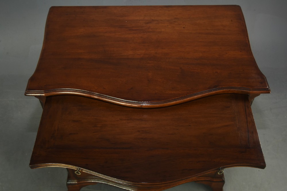 19th century small serpentine mahogany bachelors chest  View VIII