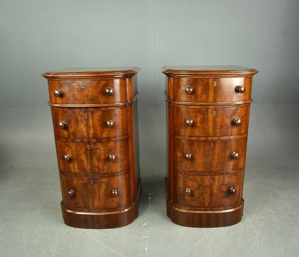 Pair of Victorian bow front mahogany bedside chests of drawers 