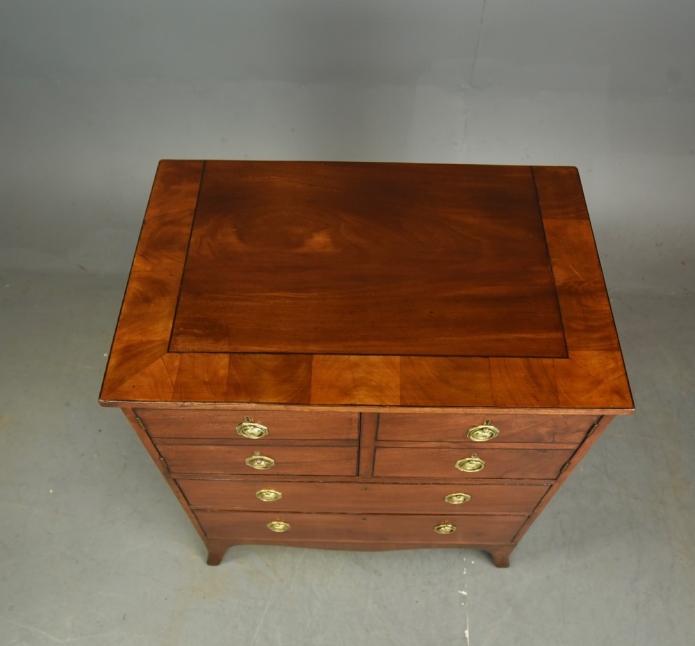 Small Georgian chest of drawers  View IV