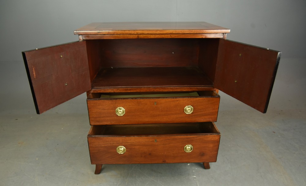 Small Georgian chest of drawers  View V