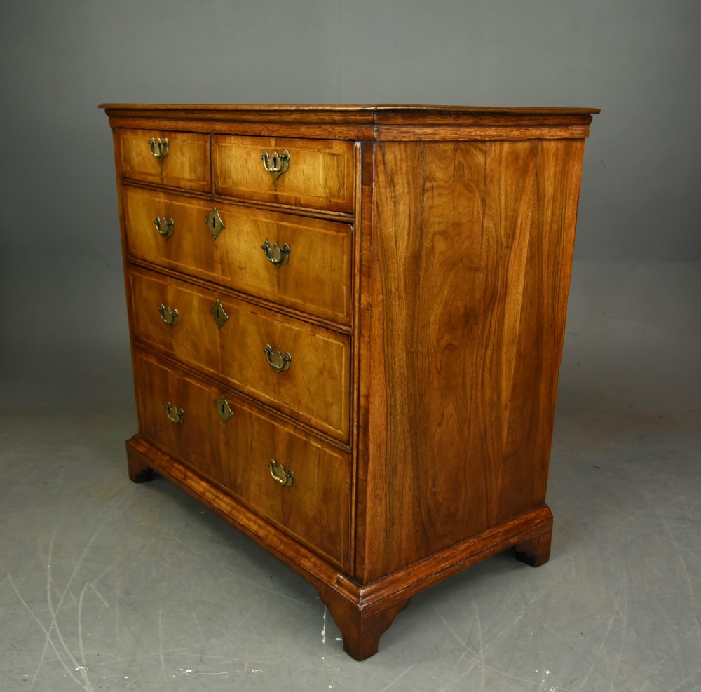 Early Georgian walnut chest of drawers  View II