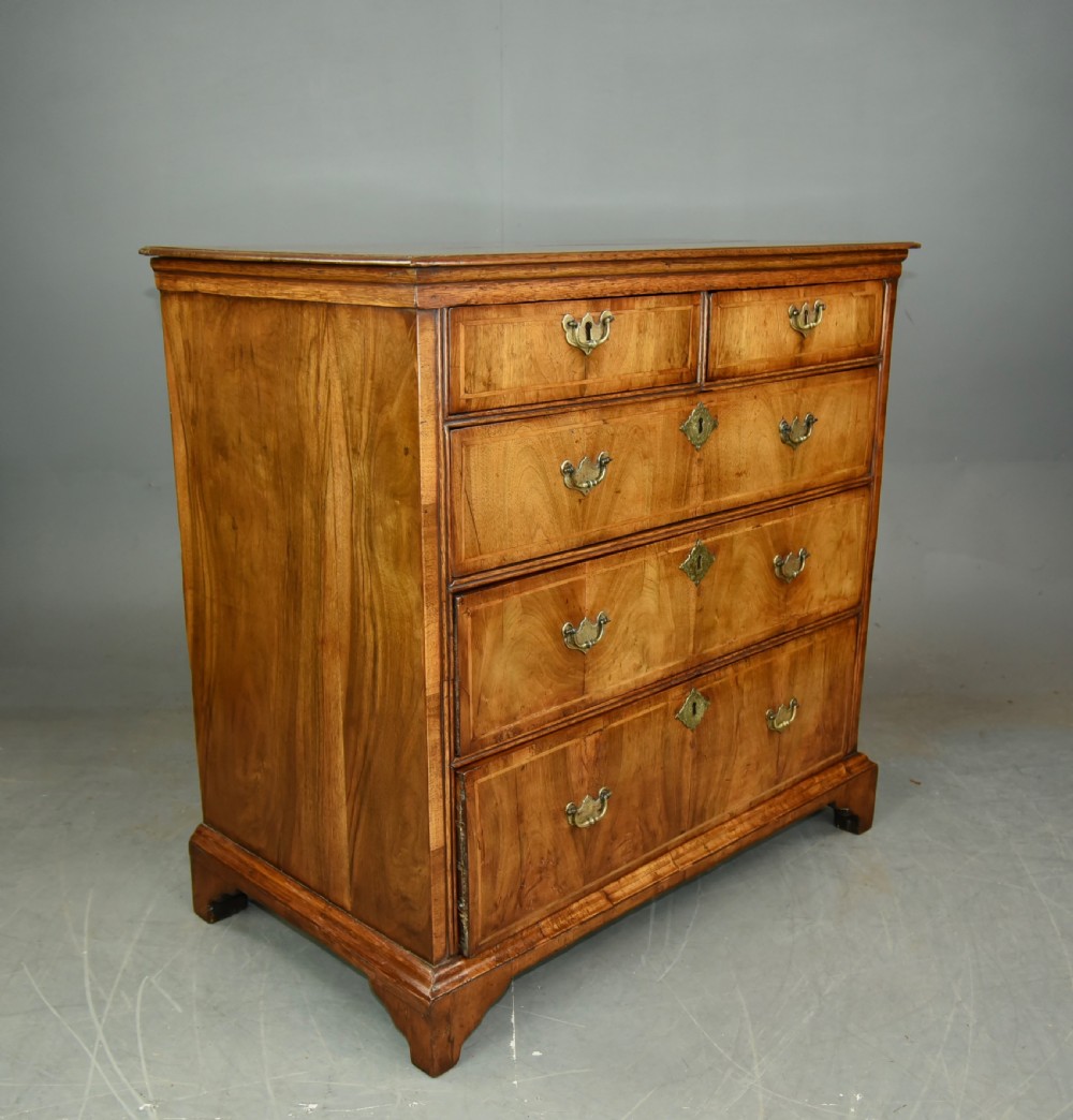 Early Georgian walnut chest of drawers  View III