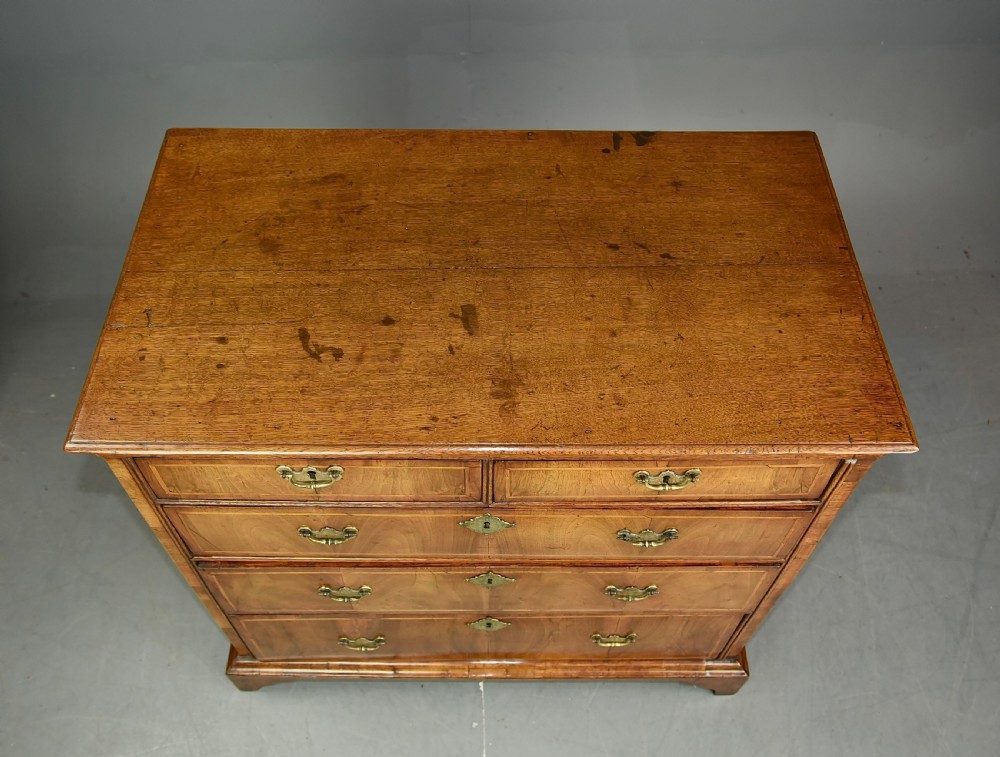 Early Georgian walnut chest of drawers  View IV