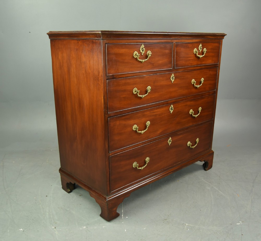 Georgian mahogany chest of drawers  View III