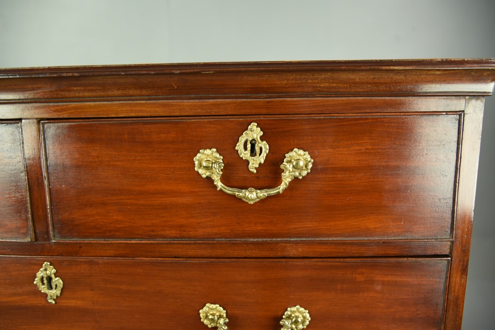 Georgian mahogany chest of drawers  View V