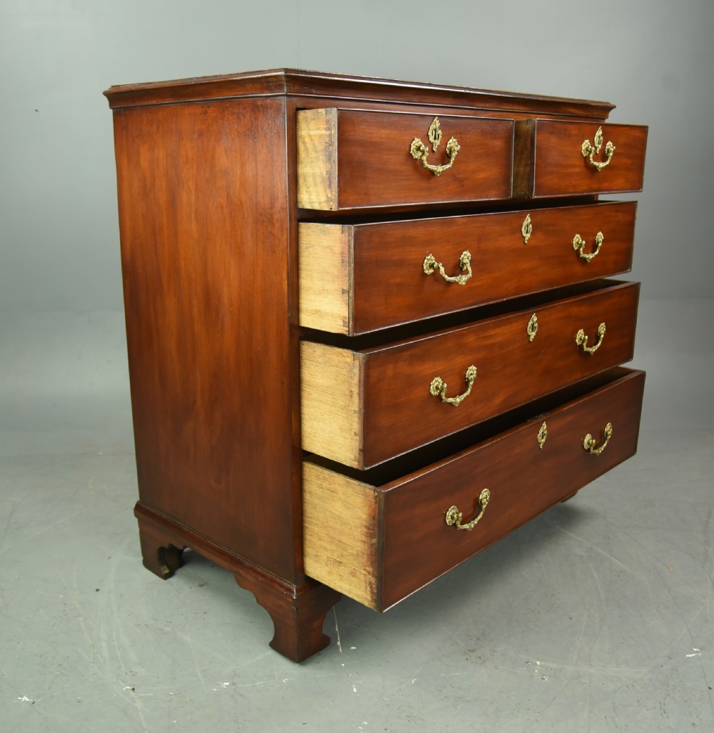 Georgian mahogany chest of drawers  View VI