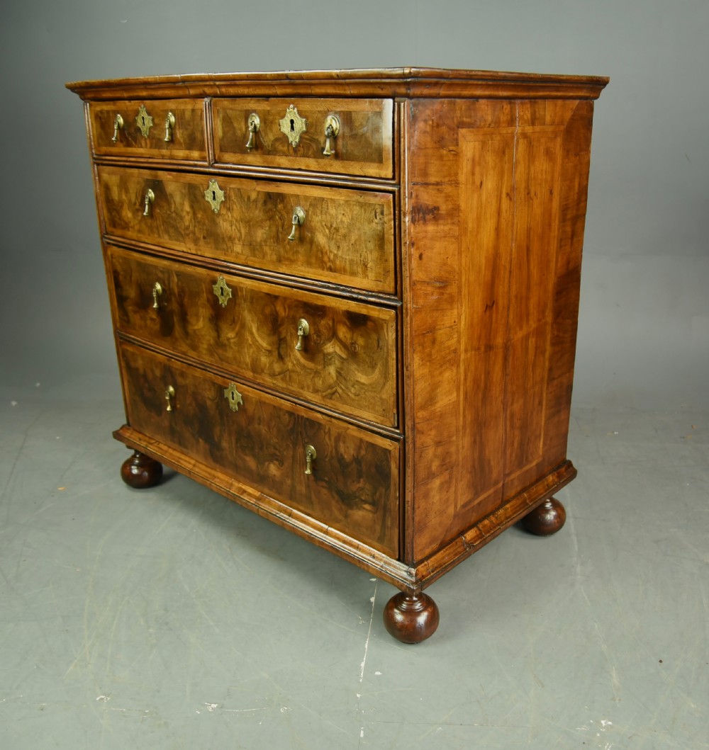  Georgian walnut chest of drawers early 18th century View II