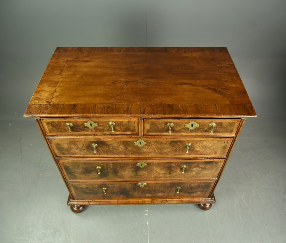  Georgian walnut chest of drawers early 18th century View III