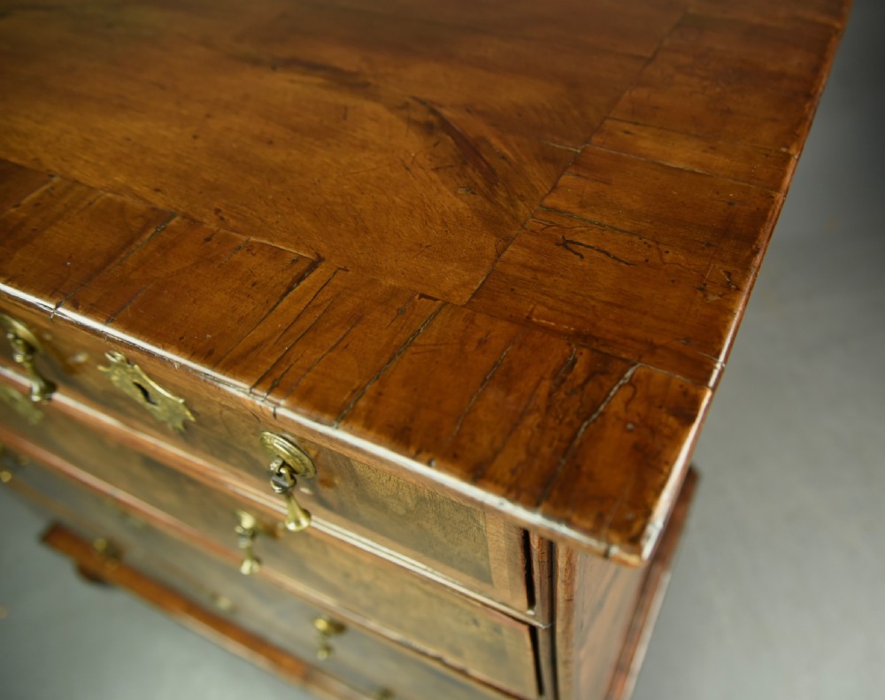  Georgian walnut chest of drawers early 18th century View VI