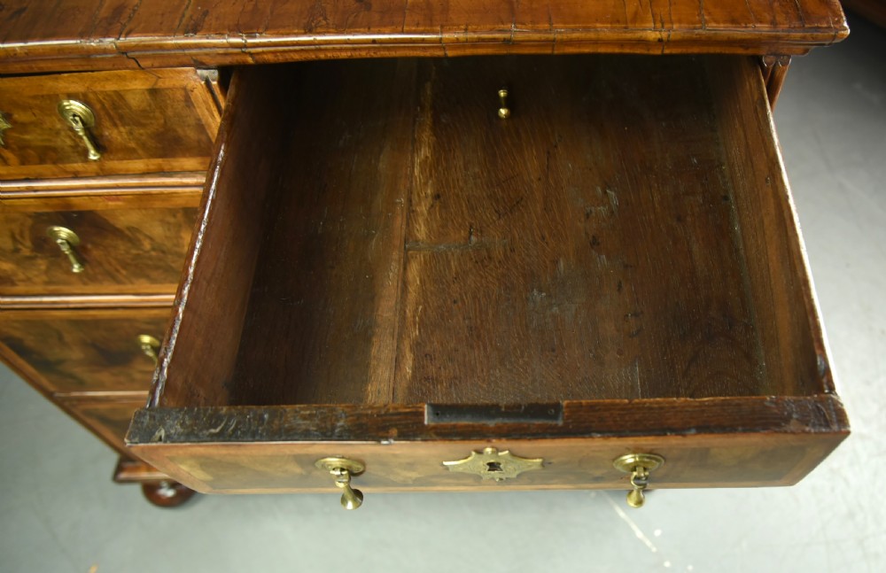  Georgian walnut chest of drawers early 18th century View VIII
