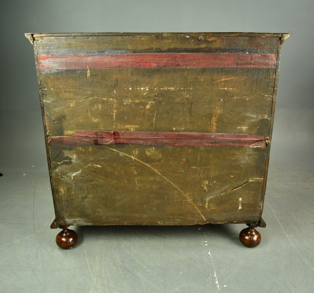  Georgian walnut chest of drawers early 18th century View X