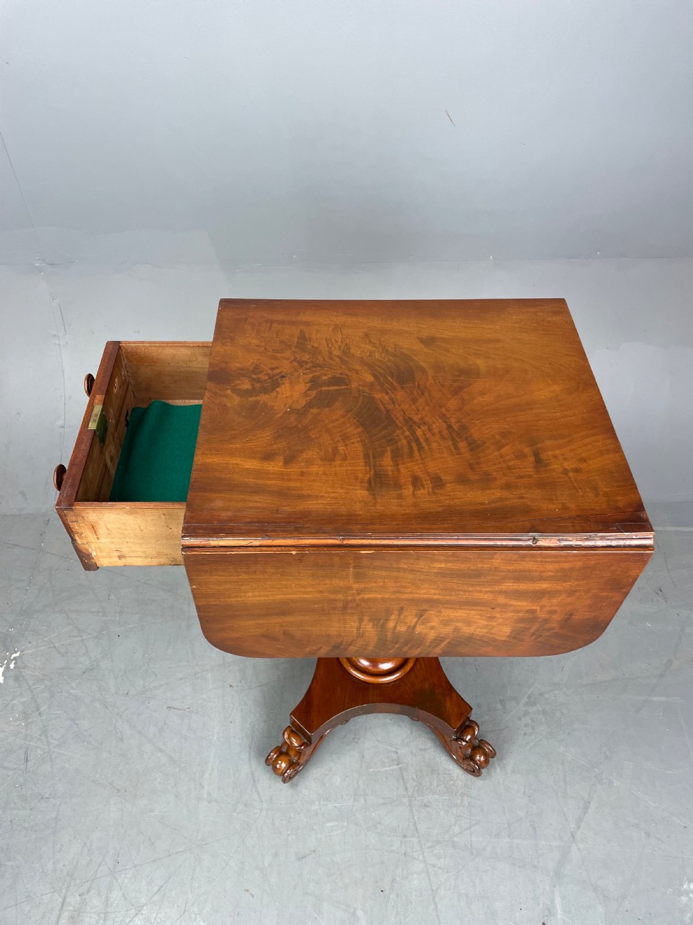 Victorian mahogany side table /lamp table  View VI