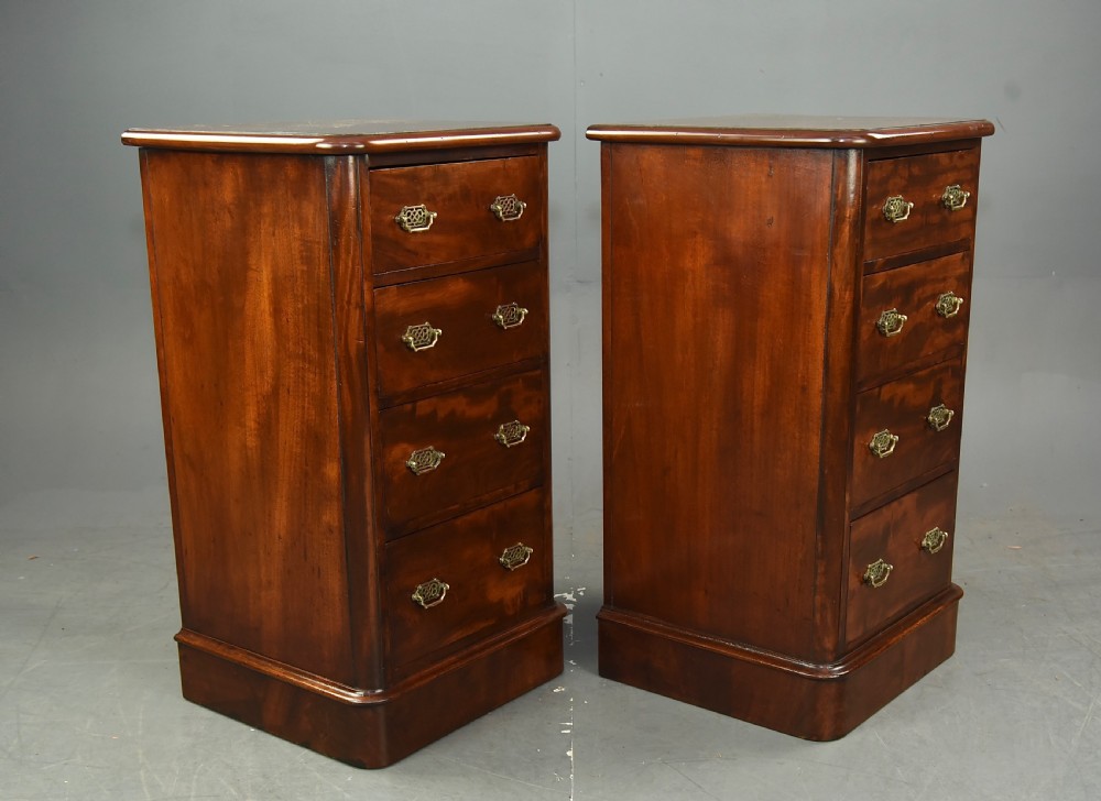 Pair of Victorian mahogany bedside chests von drawers  View II