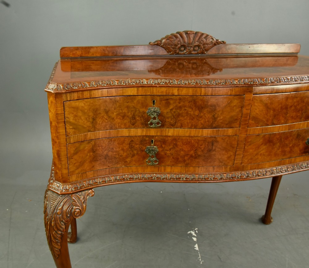 Burr walnut Queen Anne cased canteen cutlery 12 place setting  View II