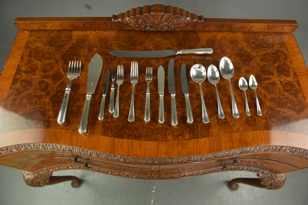 Burr walnut Queen Anne cased canteen cutlery 12 place setting  View VIII