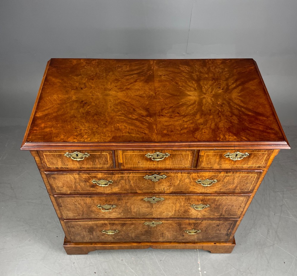 early 18th century walnut chest of drawers  View IV