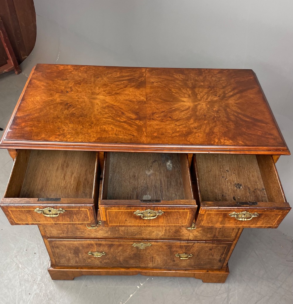 early 18th century walnut chest of drawers  View VII