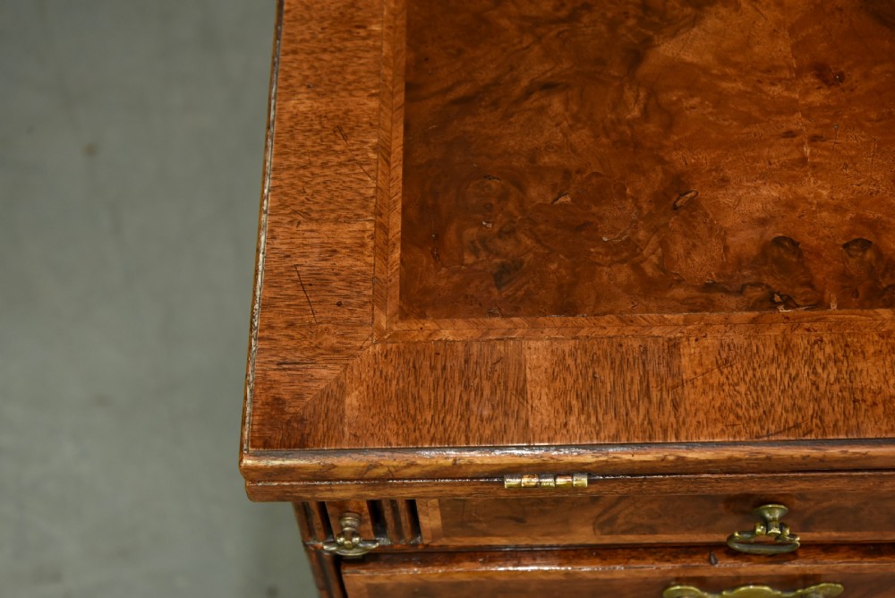 Antique Georgian walnut bachelors chest of drawers  View VIII