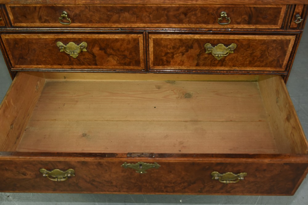 Antique Georgian walnut bachelors chest of drawers  View IX