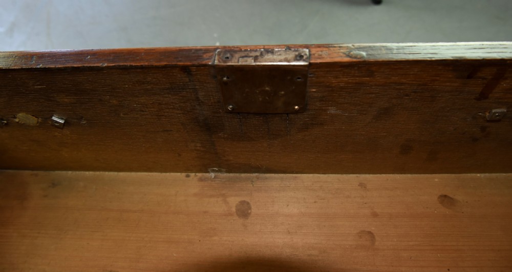 Antique Georgian walnut bachelors chest of drawers  View XI