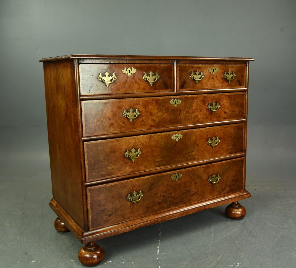 Antique Georgian walnut chest of drawers 