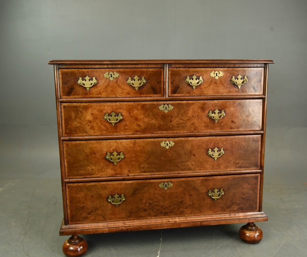 Antique Georgian walnut chest of drawers  View III
