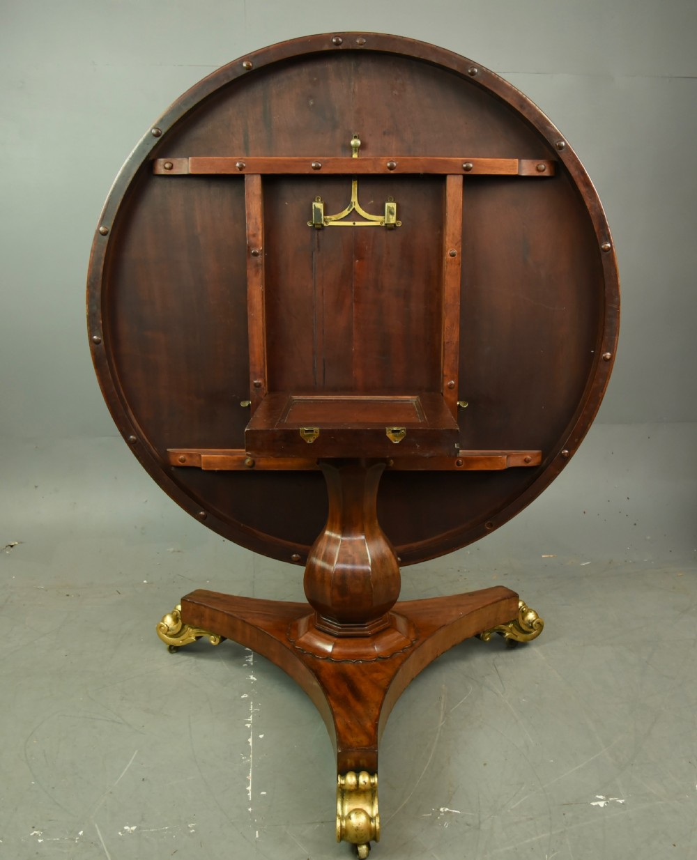 Large Victorian mahogany circular dining table seats six  View V