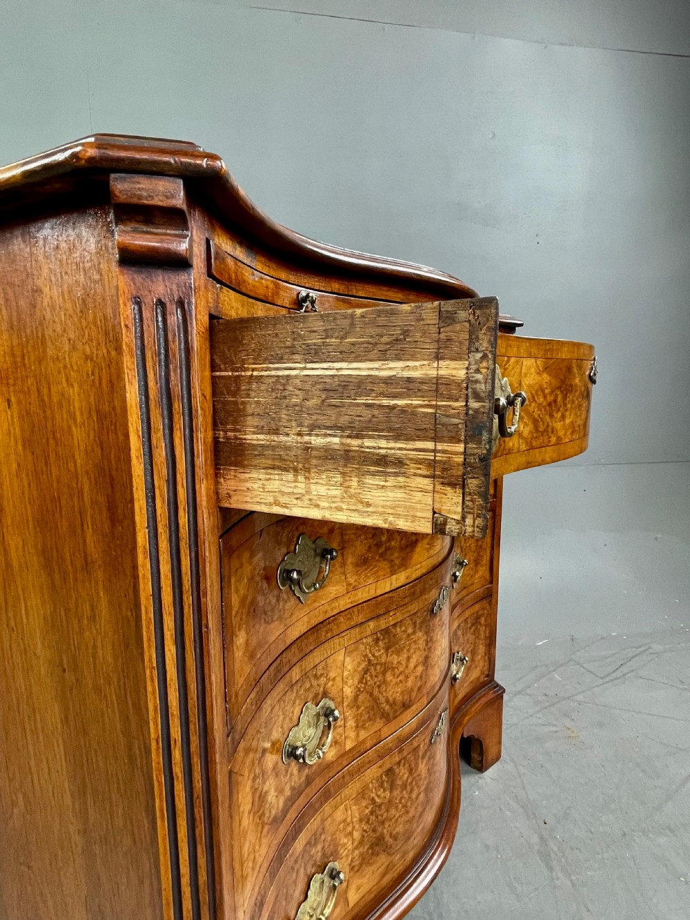 walnut Serpentine chest of drawers  View VIII