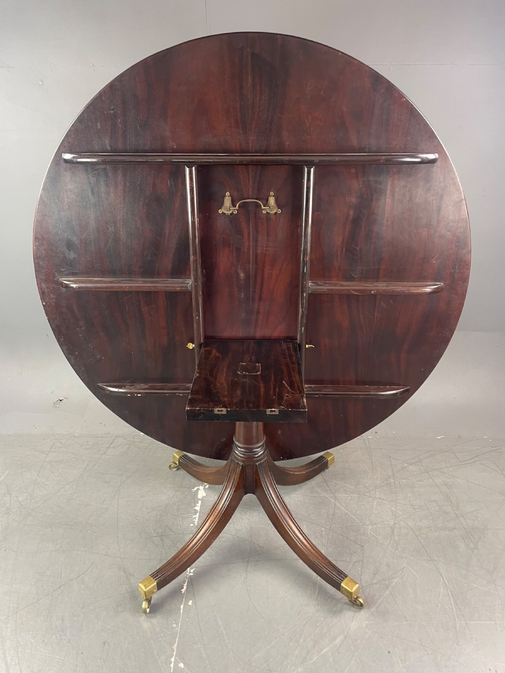 Large regency curcular round dining table  View VI