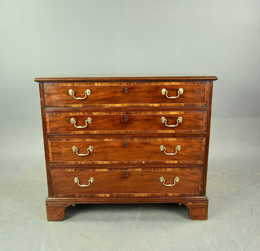 Georgian mahogany  Gentleman's dressing chest 