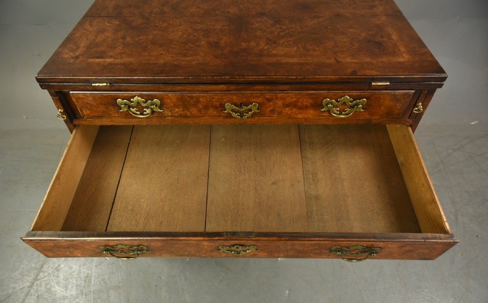 18th century burr walnut bachelors chest of drawers  View IX
