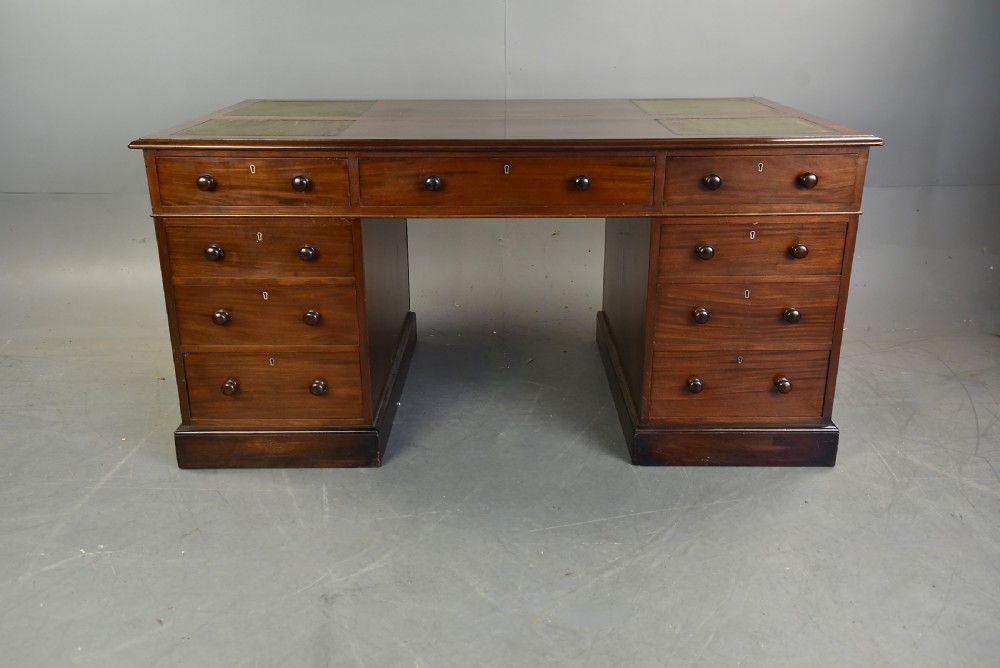 Victorian mahogany pedestal desk 