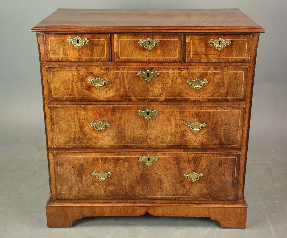 early 18th century walnut chest of drawers  View II