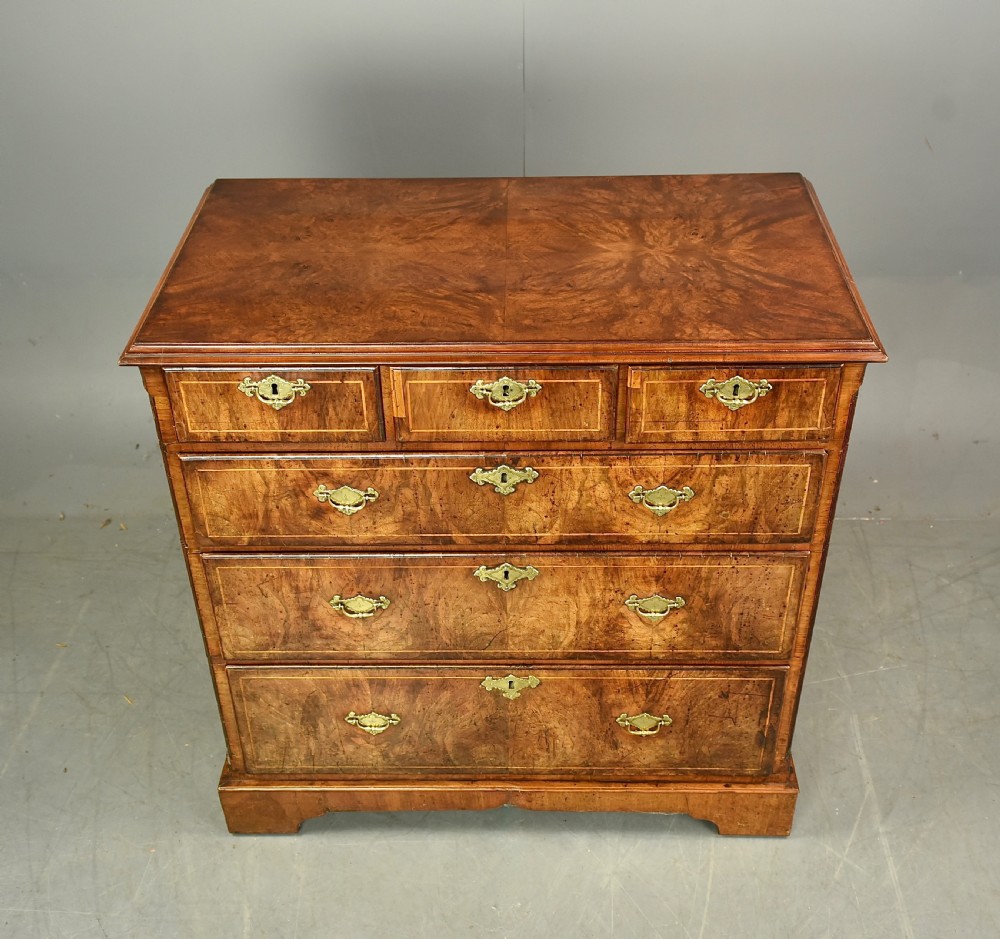 early 18th century walnut chest of drawers  View V