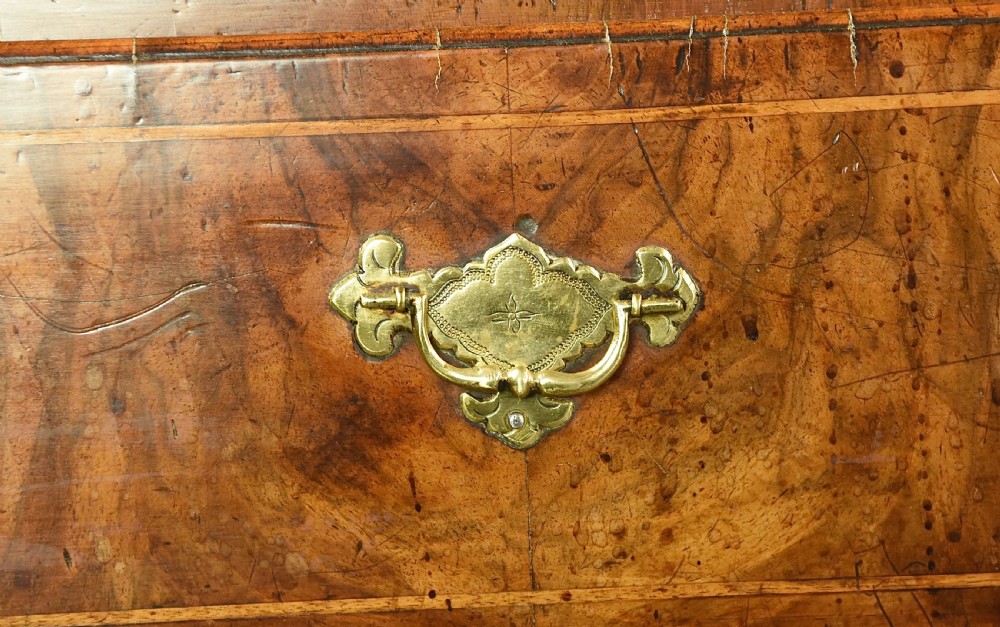 early 18th century walnut chest of drawers  View VI
