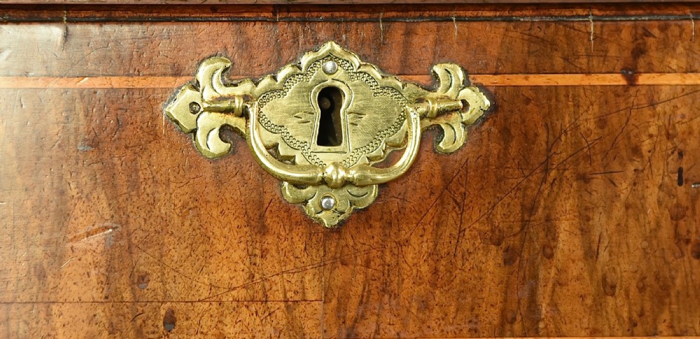 early 18th century walnut chest of drawers  View VII