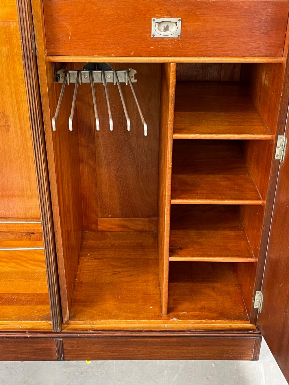 Mahogany compactom double wardrobe  View VII