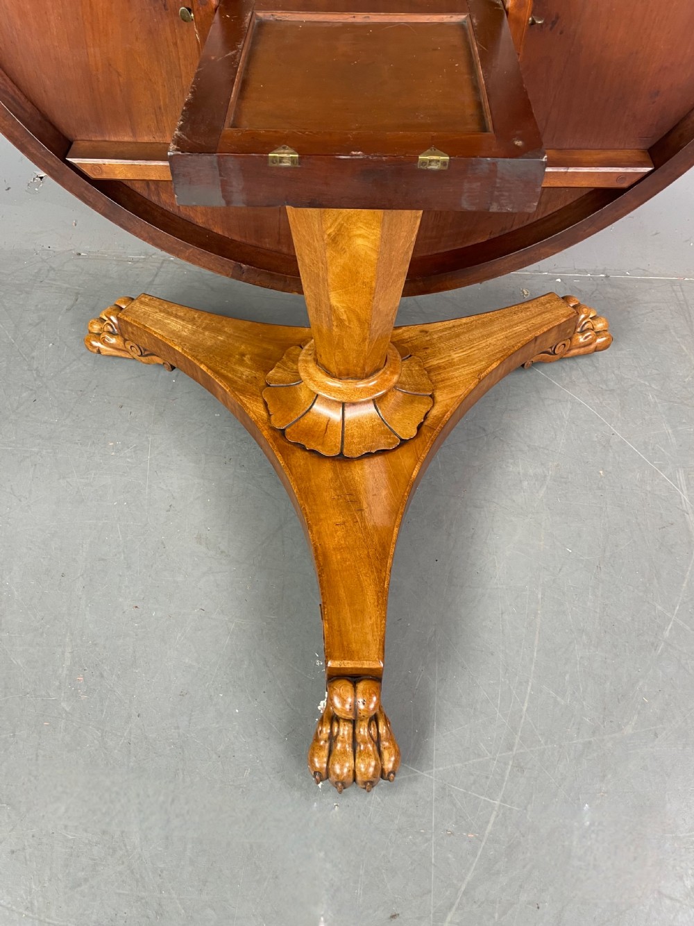 Antique Victorian burr walnut dining  table  View IX