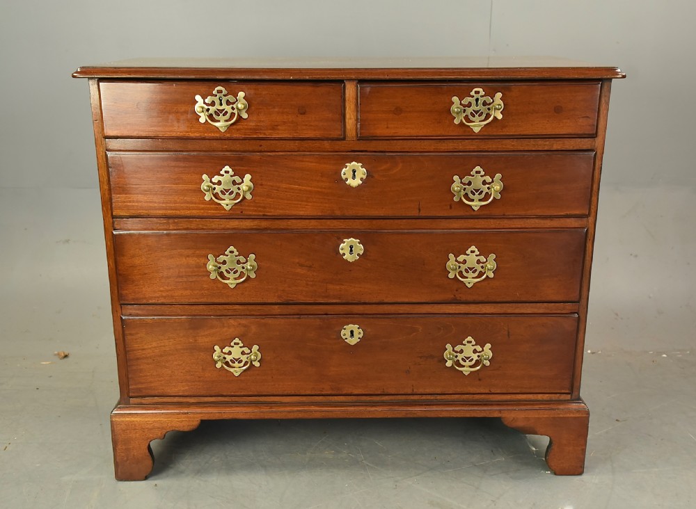 Georgian mahogany chest of drawers  View III