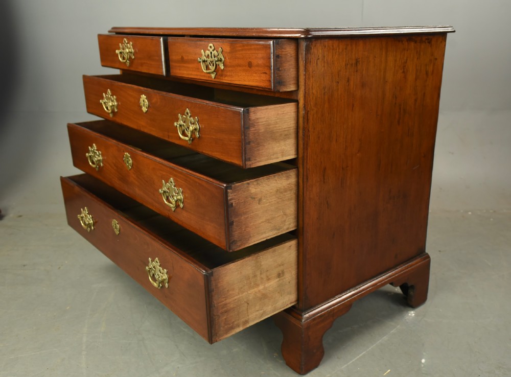 Georgian mahogany chest of drawers  View IV