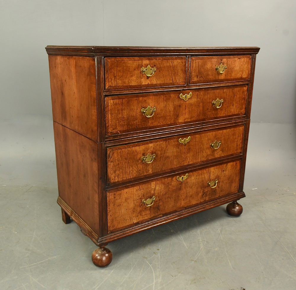 18th century Georgian  walnut chest of drawers  View II
