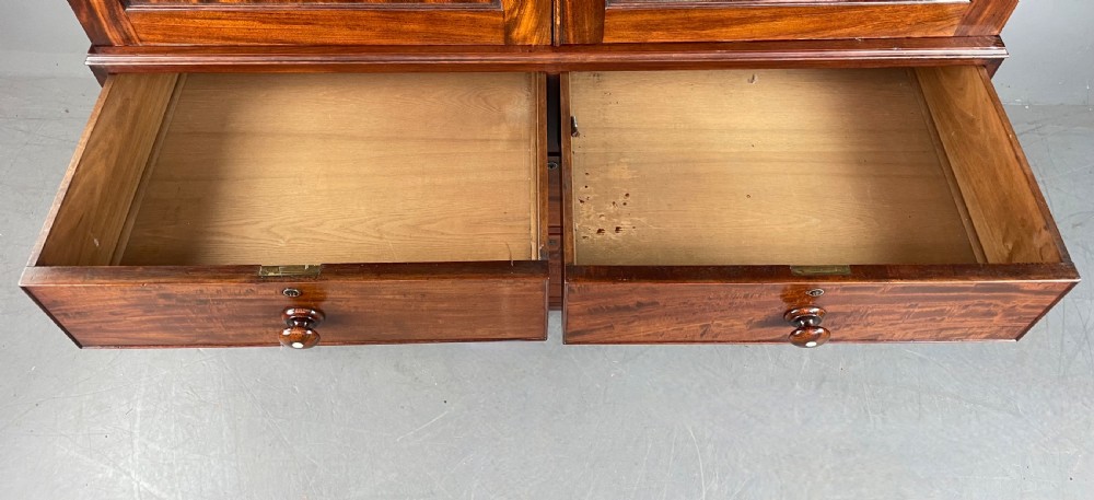 Antique 19th Century mahogany linen press wardrobe  View VIII