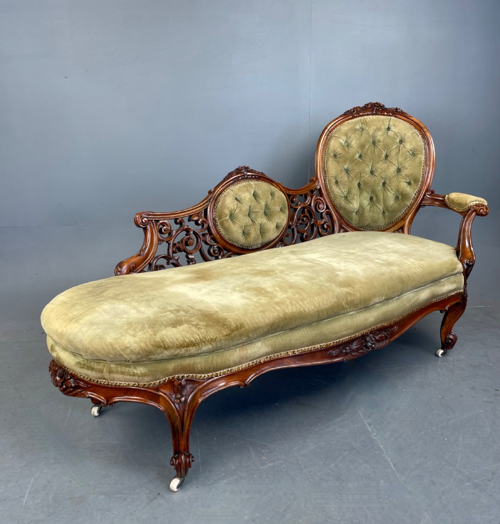 Victorian walnut chaise longue 