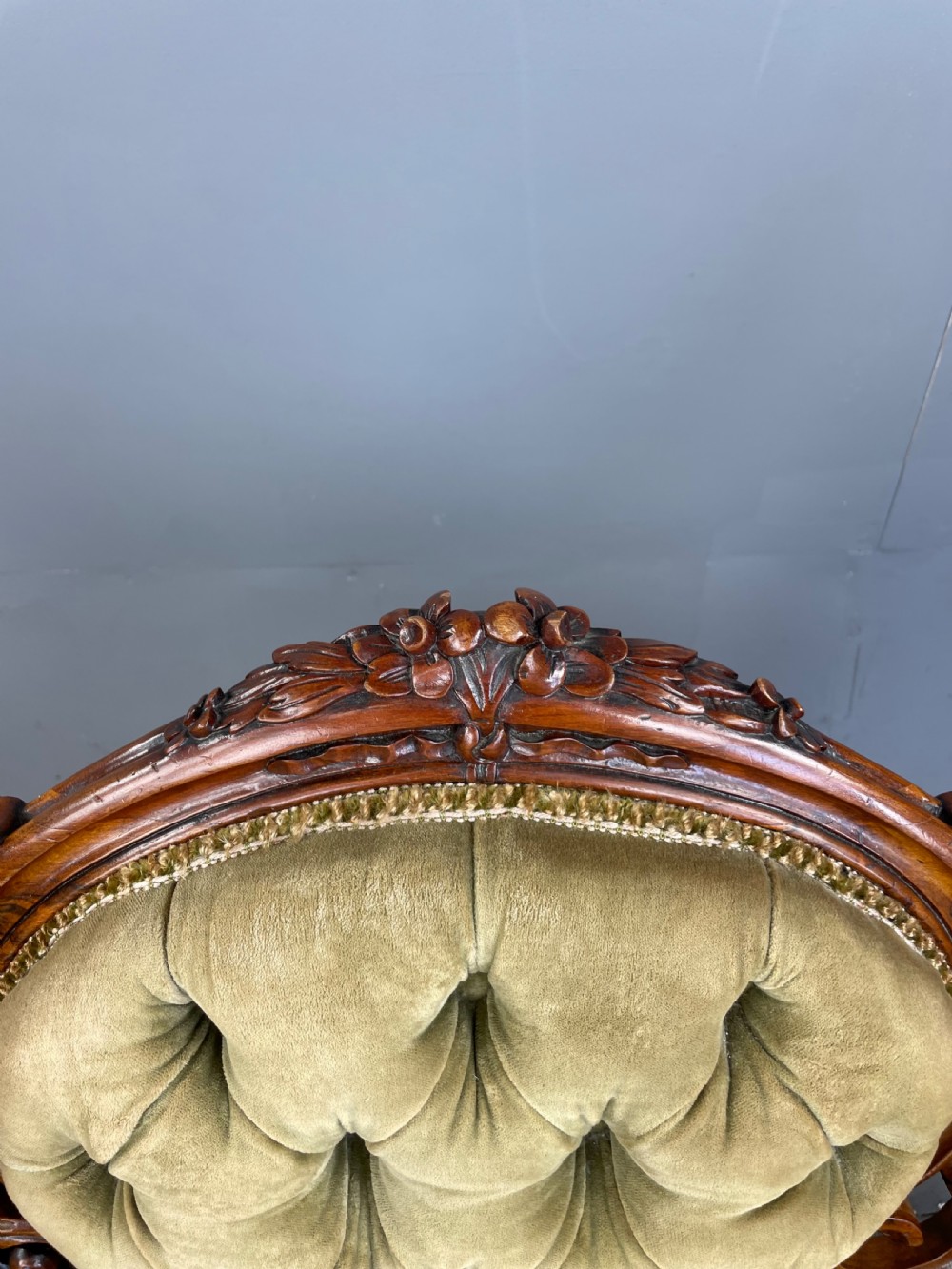 Victorian walnut chaise longue  View V
