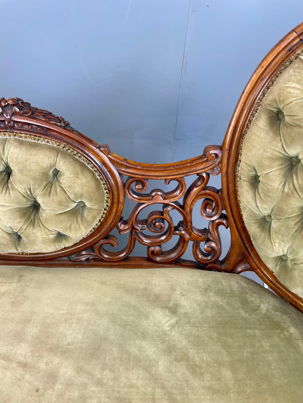 Victorian walnut chaise longue  View VII