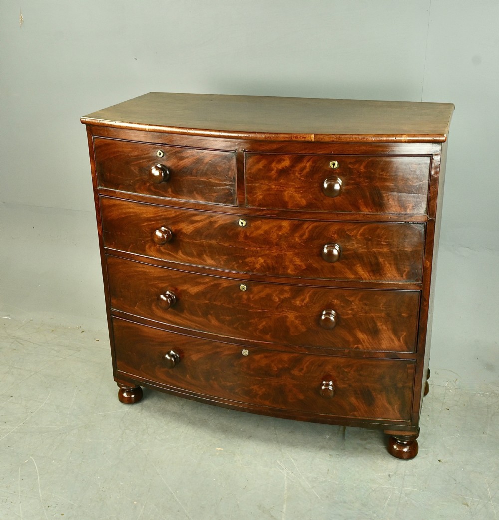 Victorian mahogany bow front chest of drawers 