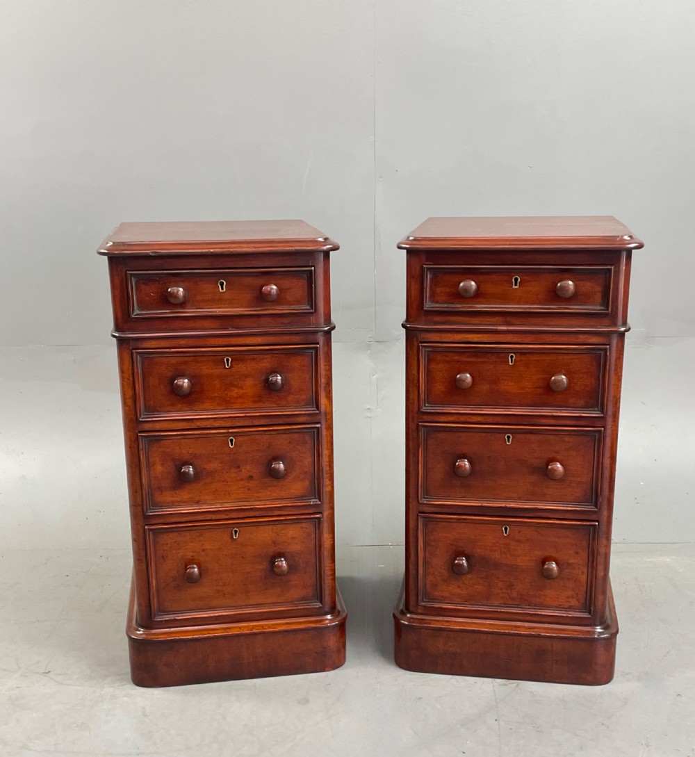 Pair of Victorian bedside chests of drawers 