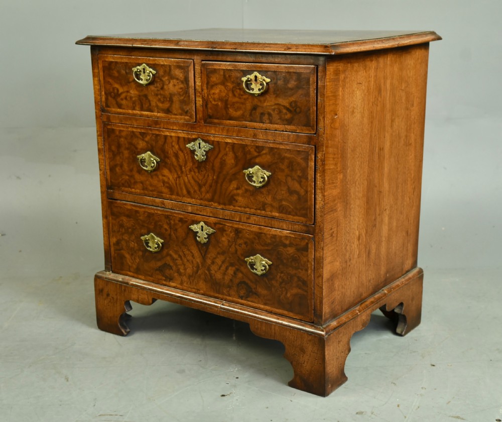 Small Georgian walnut chest of drawers  View II